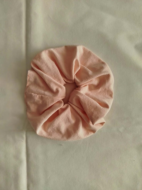 Chouchou fait main rose poudré – tissu doux et soyeux