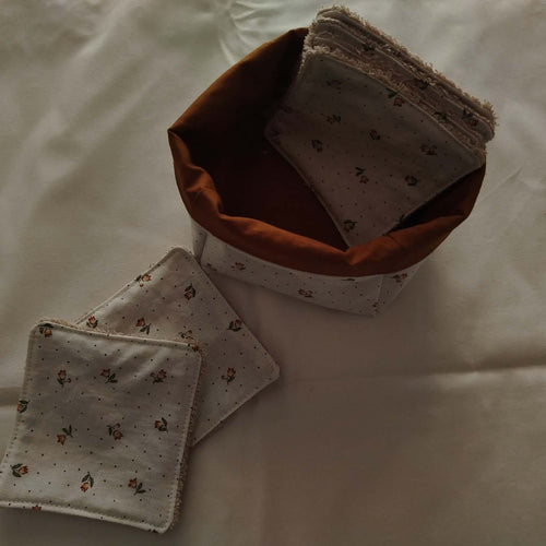 Set panier terracotta et lingettes démaquillantes réutilisables en coton fleuri, fait main